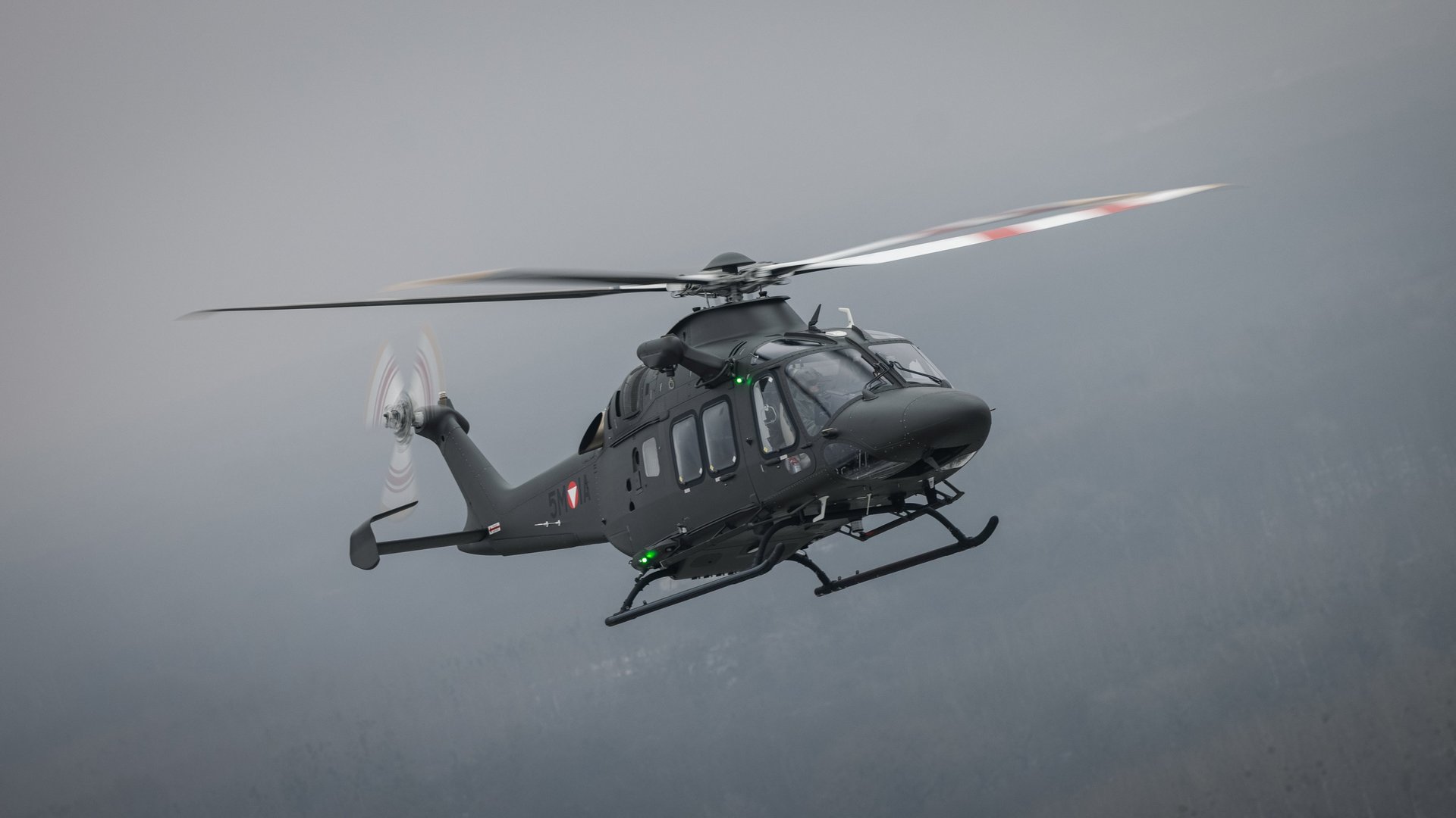 Der Mehrzweckhubschrauber AW-169 "Lion" im Flug 