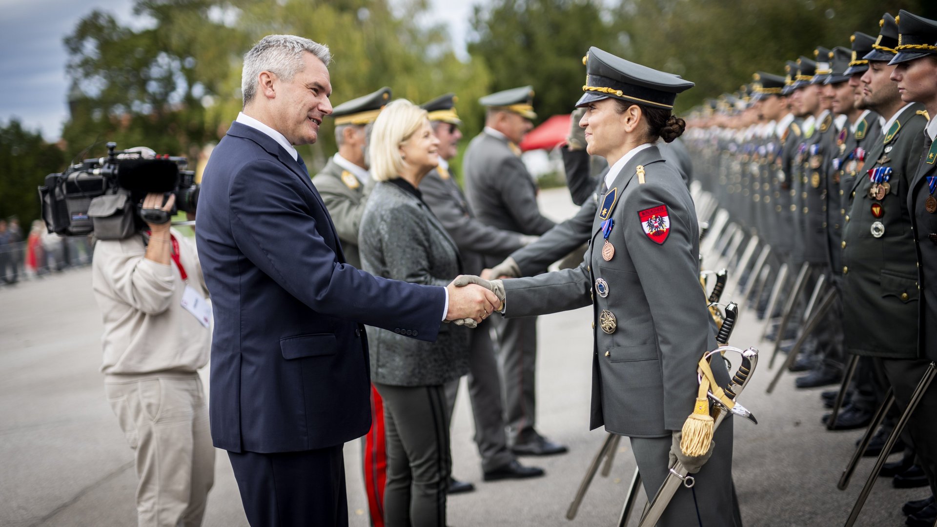 Bundesheer: Feierliche bernahme von 118 Leutnanten ins Bundesheer